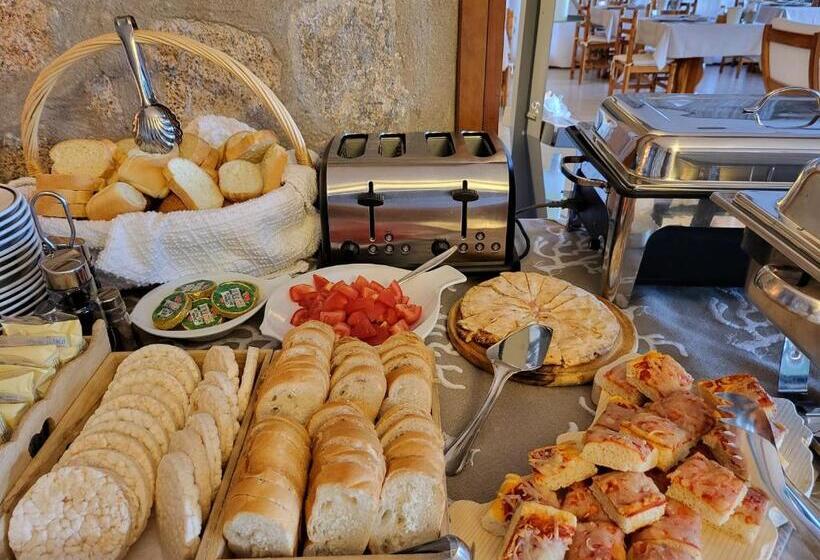 غرفة قياسية ثلاثية مطلة علي حمام السباحة, Olimpia