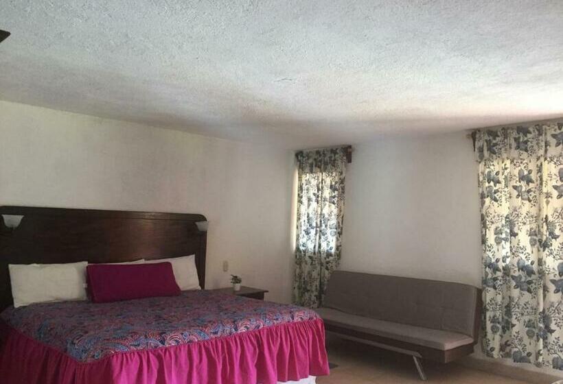 Deluxe Szoba Kind Size Bed, Ollin Teotl