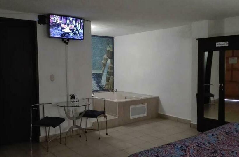 Deluxe Szoba Kind Size Bed, Ollin Teotl