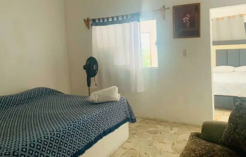 اتاق خانوادگی با چشم‌انداز باغ, Puerto Villamar