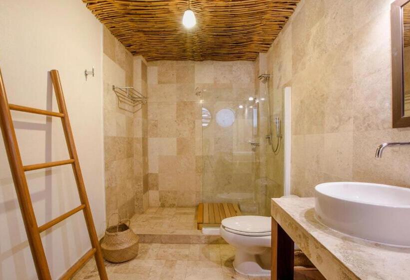 חדר משפחתי, Selina Sayulita