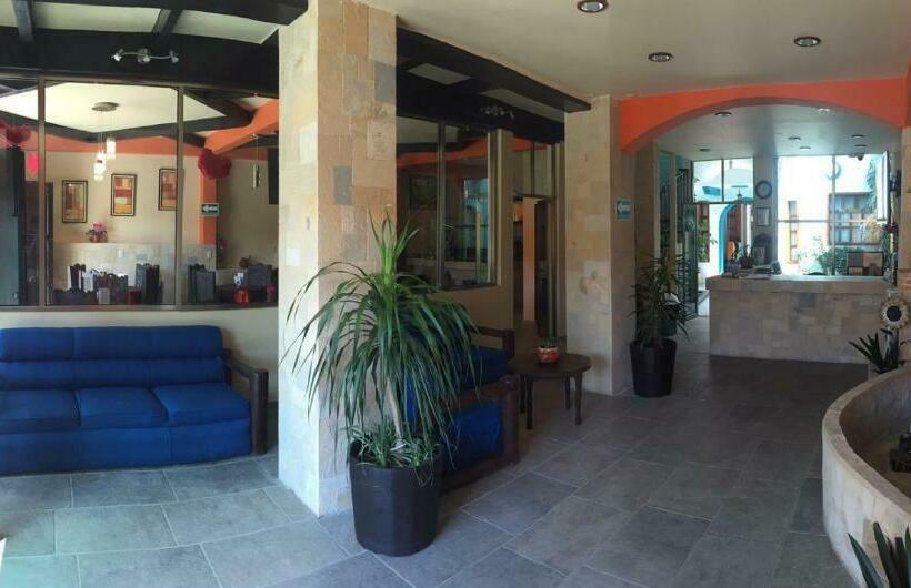 غرفة قياسية رباعية, Tres Marías