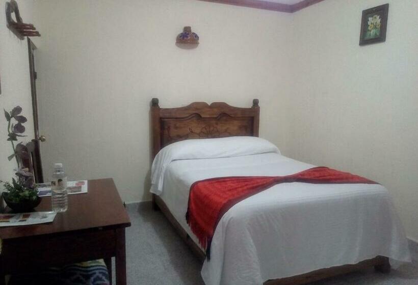 غرفة قياسية فردية, Tres Marías