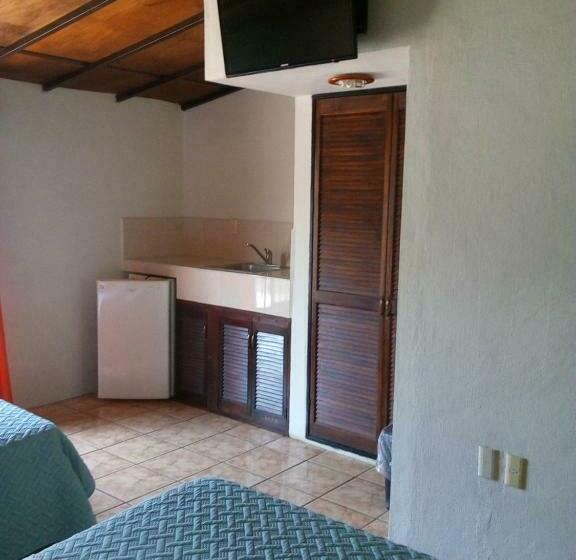 带2个双人床的标准工作室, Uke Inn Terán