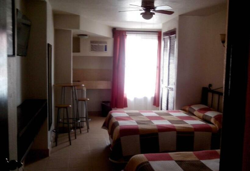 带2个双人床的标准工作室, Uke Inn Terán