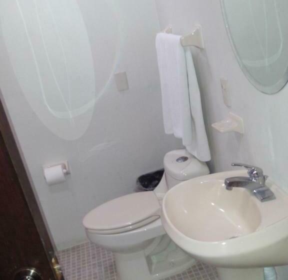 带2个双人床的标准工作室, Uke Inn Terán