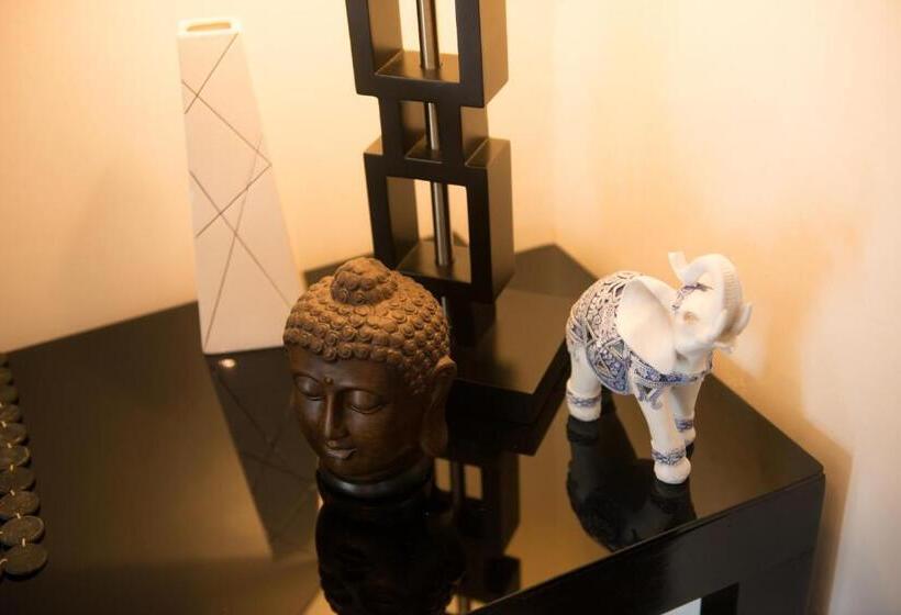 اتاق لوکس, Alona Royal Palm Resort