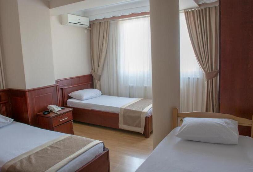 اتاق استاندارد سه نفره, King