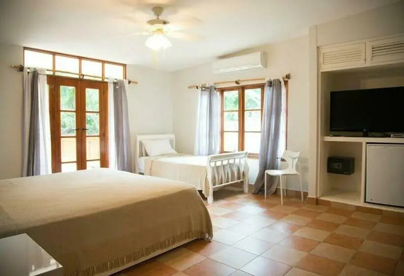 اتاق لوکس سه تخته, Contadora Island Inn