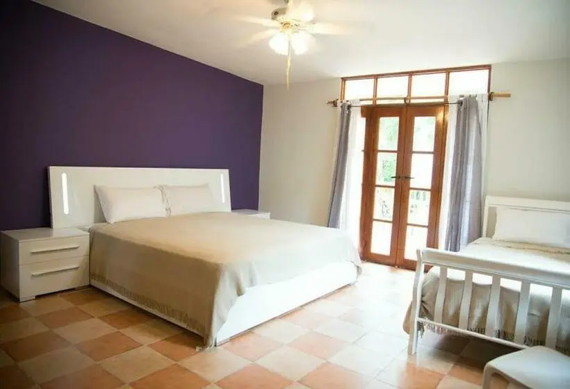 اتاق لوکس سه تخته, Contadora Island Inn