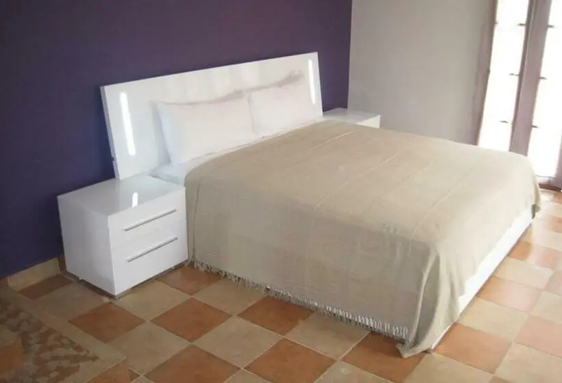 اتاق لوکس سه تخته, Contadora Island Inn