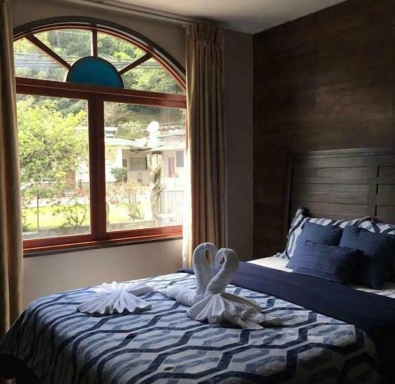 غرفة قياسية, La Casa De La Abuela