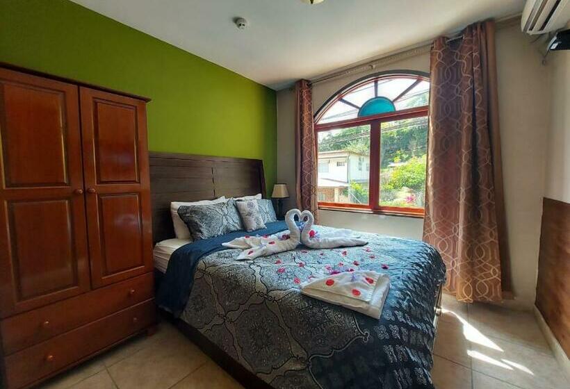 غرفة قياسية, La Casa De La Abuela