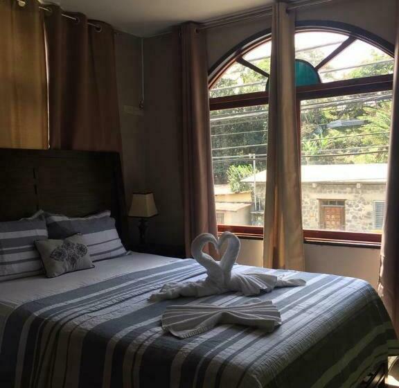 غرفة قياسية, La Casa De La Abuela