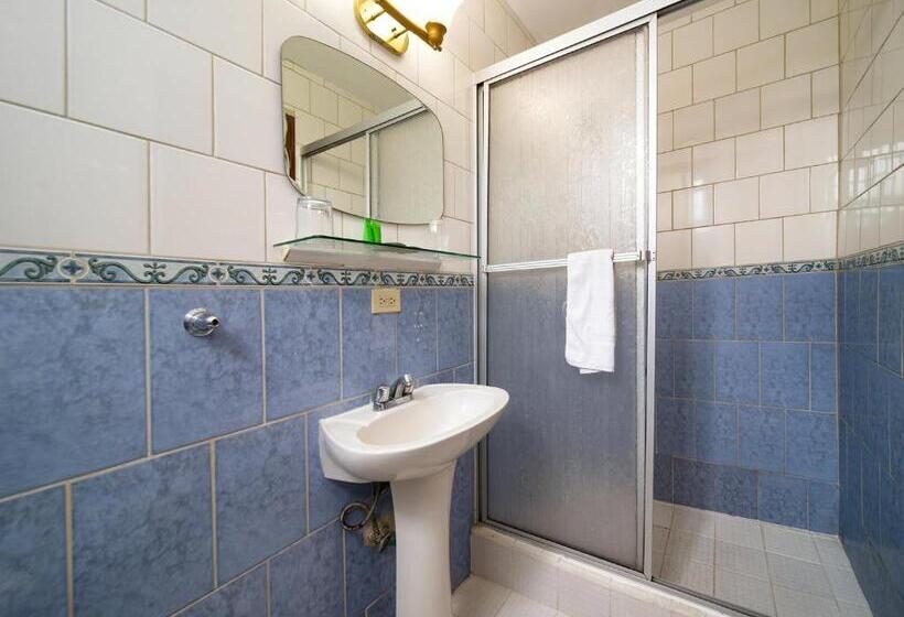 غرفة قياسية, La Casa De La Abuela