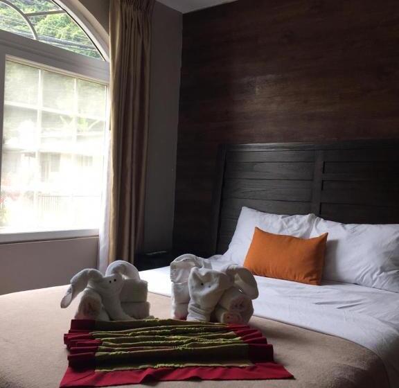 غرفة قياسية, La Casa De La Abuela