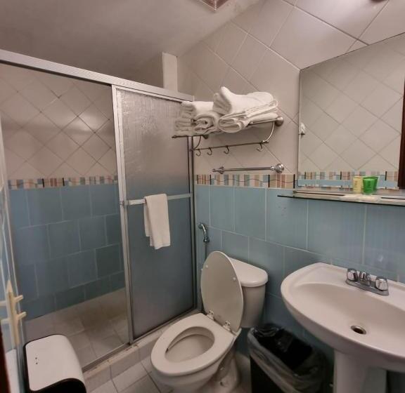 غرفة قياسية ثلاثية, La Casa De La Abuela