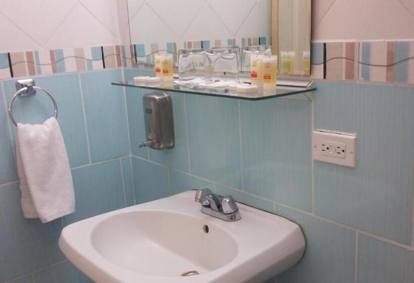 غرفة قياسية ثلاثية, La Casa De La Abuela