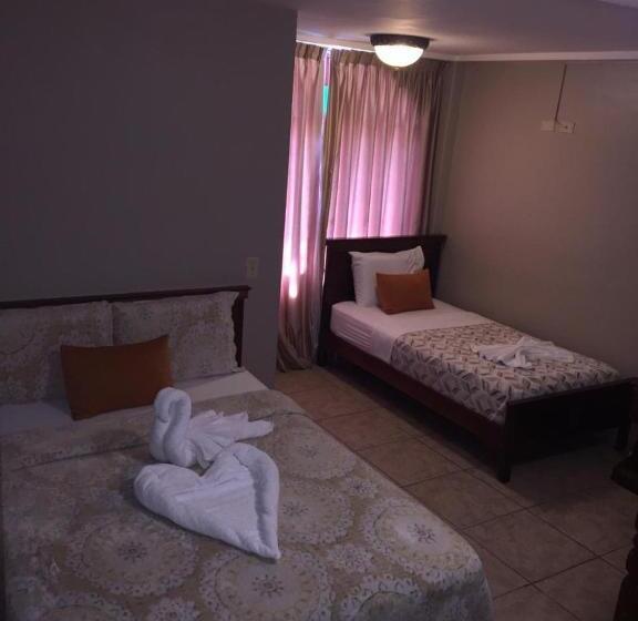 غرفة قياسية ثلاثية, La Casa De La Abuela