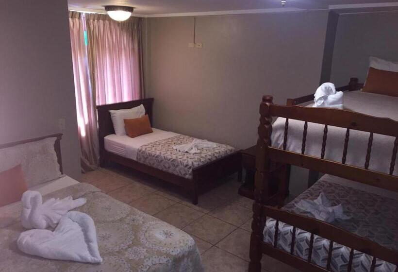 غرفة قياسية ثلاثية, La Casa De La Abuela