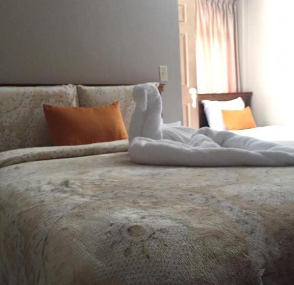 غرفة قياسية ثلاثية, La Casa De La Abuela