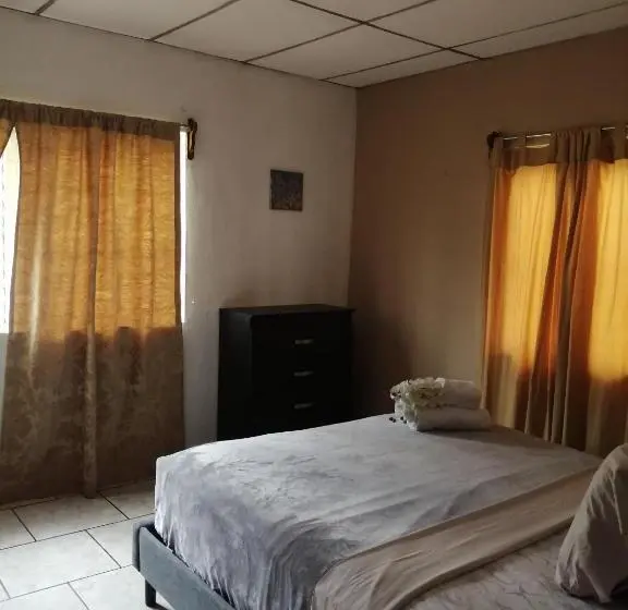 Huoneisto 2 Makuuhuonetta, La Casa De La Abuela