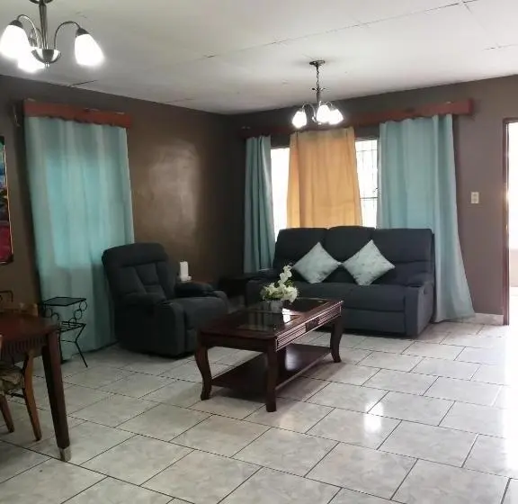 Huoneisto 2 Makuuhuonetta, La Casa De La Abuela