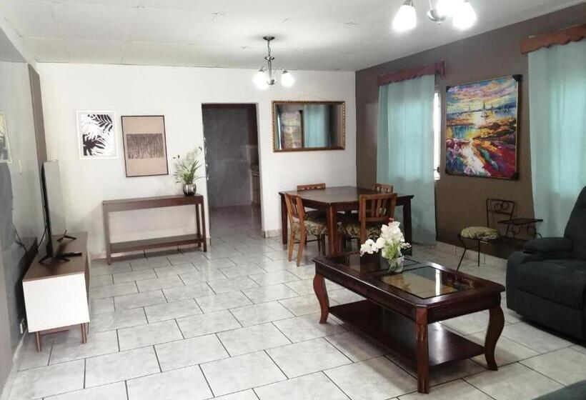 شقة غرفتين, La Casa De La Abuela