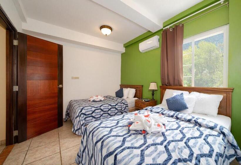 غرفه قياسيه سريرين مزدوجين, La Casa De La Abuela