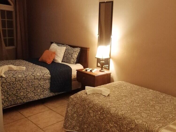 غرفة قياسية, La Casa De La Abuela