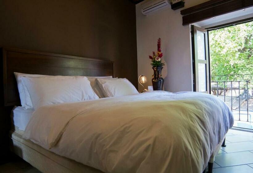 سوییت لوکس, Posada De Don José