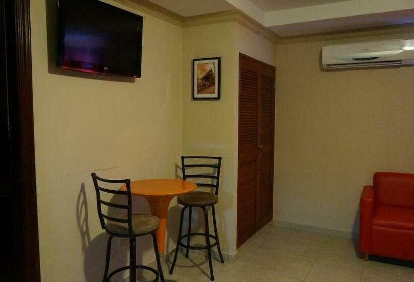 자쿠지 스위트, Residencial El Amanecer