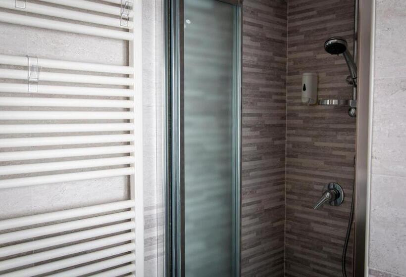 חדר בסיסי, Ristorante Cigno