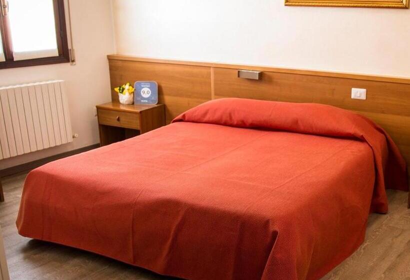 חדר בסיסי, Ristorante Cigno