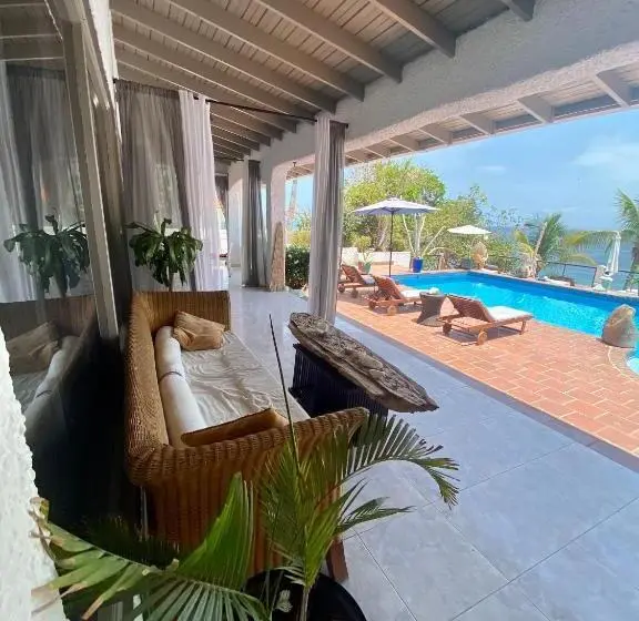 اتاق لوکس با تخت بزرگ, Villa Condesa Del Mar