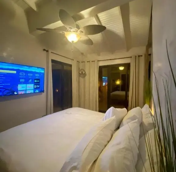 اتاق لوکس با تخت بزرگ, Villa Condesa Del Mar