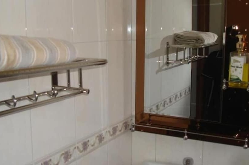 اتاق لوکس, Wellsprings