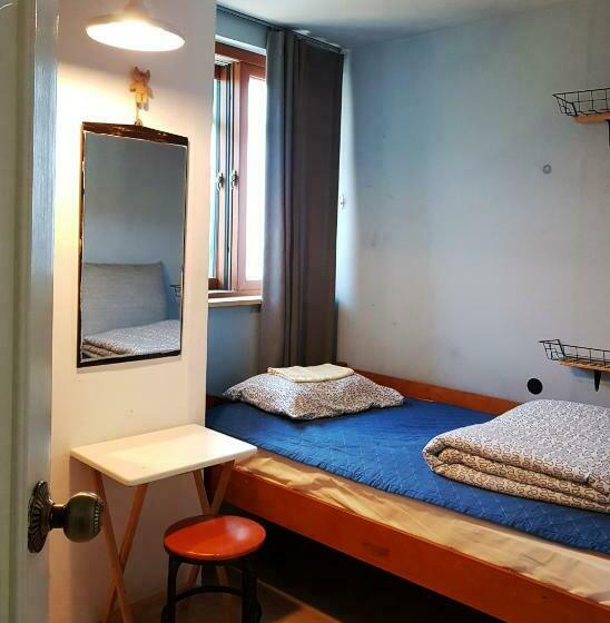 חדר יחיד בסיסי, Aark House