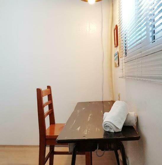 חדר יחיד בסיסי, Aark House