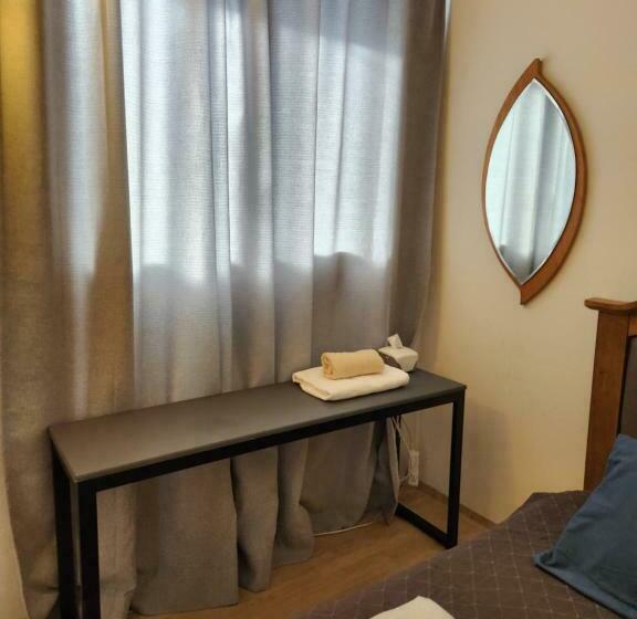 חדר יחיד בסיסי, Aark House