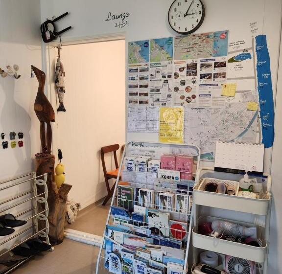 חדר יחיד בסיסי, Aark House