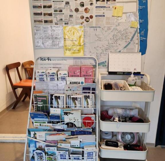 חדר יחיד בסיסי, Aark House