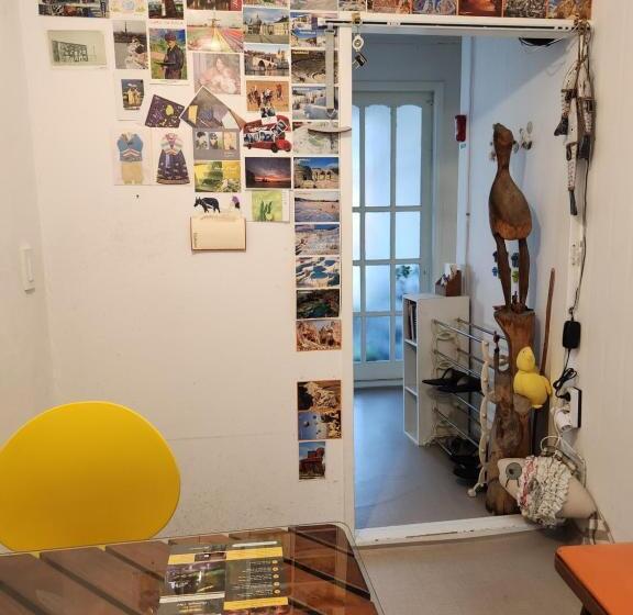 חדר יחיד בסיסי, Aark House