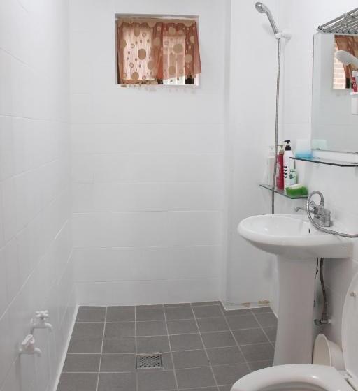 חדר יחיד בסיסי, Aark House