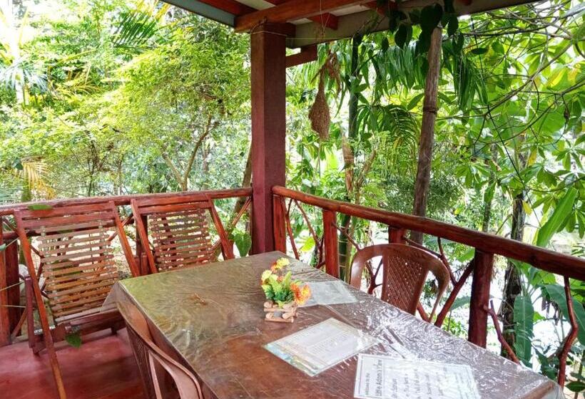 Quarto Triplo Estandar, Littleadems View