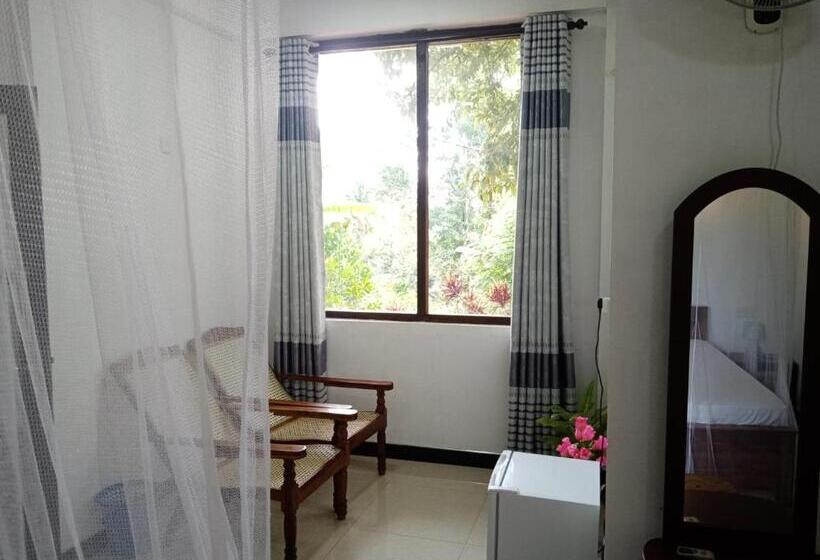 Quarto Triplo Estandar, Littleadems View