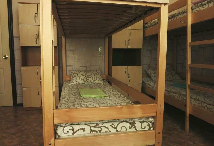 Vuode Makuusalissa, Hostel Delil