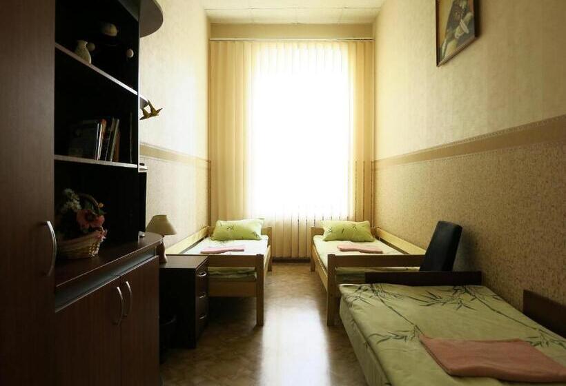 Standard Kolmen Hengen Huone, Hostel Delil