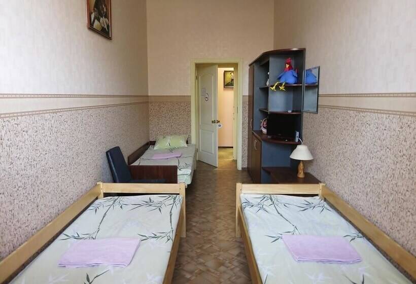 Standard Kolmen Hengen Huone, Hostel Delil