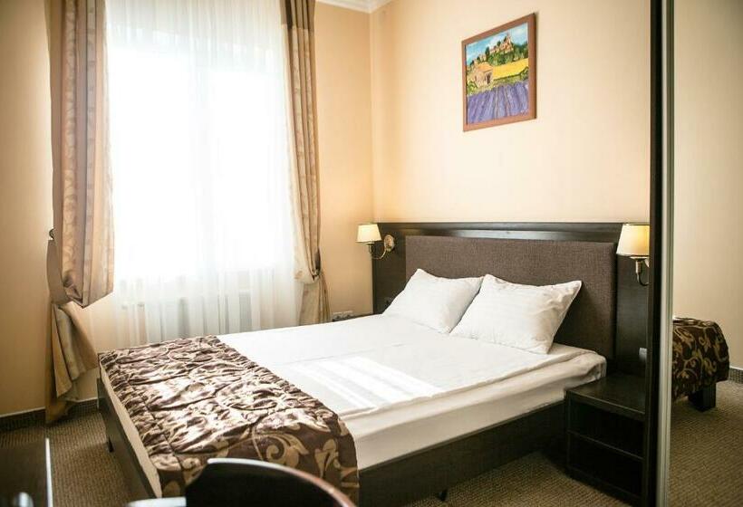 اتاق استاندارد, Churchill Inn